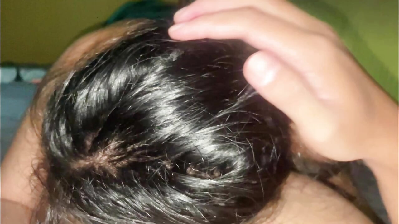 Muia surorii vitrege frumoase este atât de delicioasă încât te face să-ți dorești mai mult până când sperma iese în vaginul ei