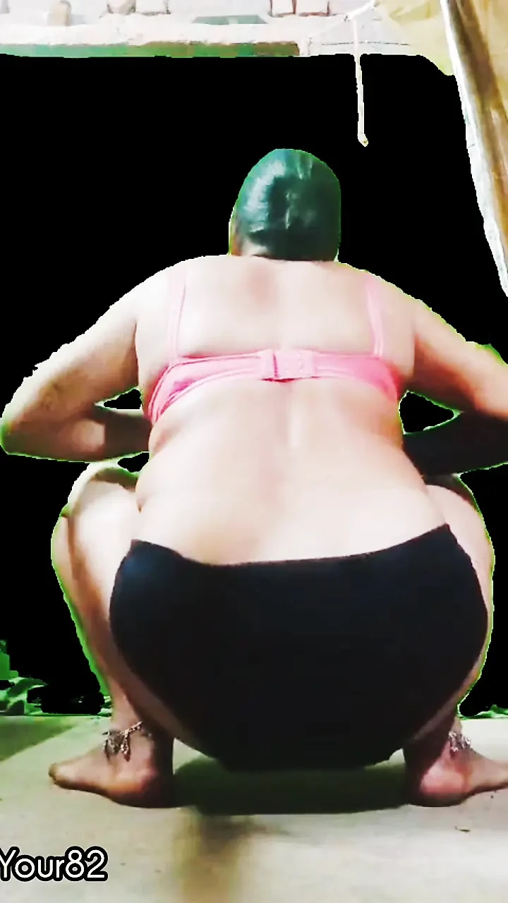 Bhabhi ji is seen in a very sexy look and has become naked, she is massaging big milk, ready to her, be very hot