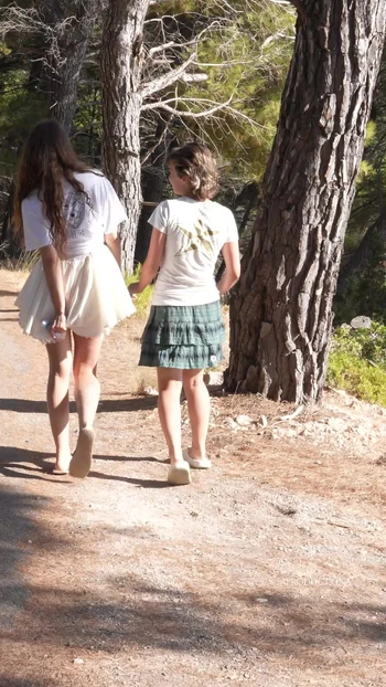 Molhando a calcinha da CK em uma caminhada