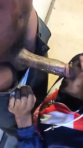 DL Guy Gets Head