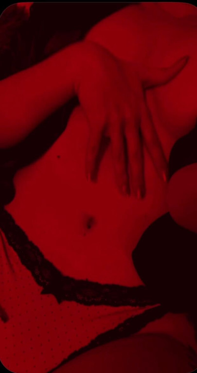 Малко дразнене в червената ми стая