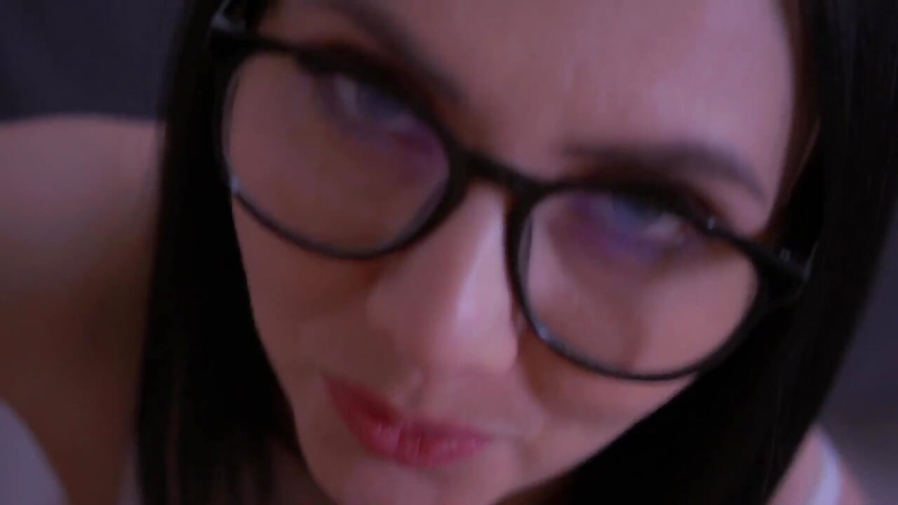 MILF Gives Blowjob Her Paramour's