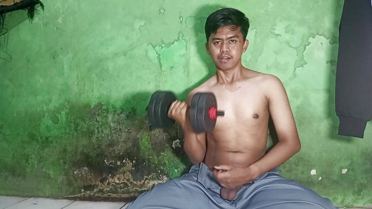 Young man tries round nude