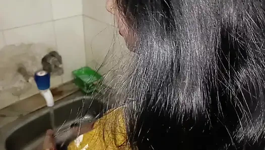 Vollbusige inderin bhabhi leidenschaftlicher sex im Zimmer mit Devar & badezimmer duschmomenten, amateur desi selbstgedreht