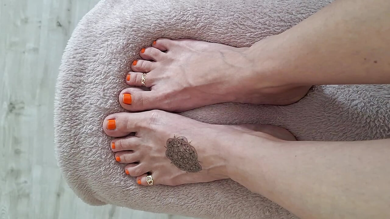 quick squirting on tattooed foot after work