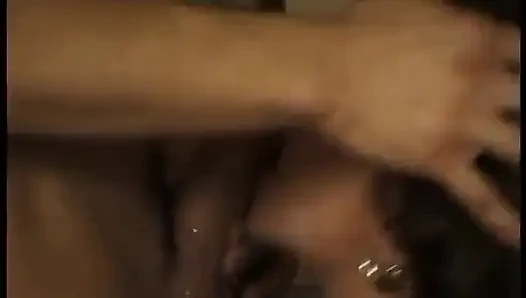 Pirsingli esmer hatun göt deliğine sikiliyor