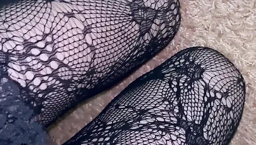 Seksi çoraplı ve çizmeli bacaklarımla oynuyorum