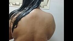 Desi sexy menina tomando banho vídeo secreto vazou. Peituda e rabuda no chuveiro, vídeo