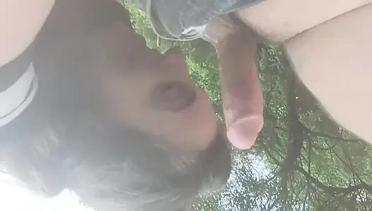 Nehir kenarında oral seks