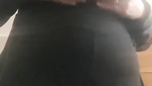 Memek berbulu tante seksi ini dientot habis-habisan