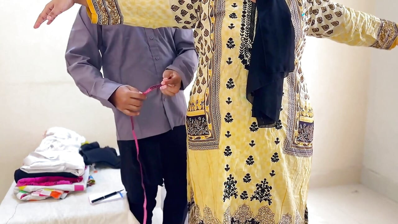 Croitor mă fute când mă duc la el să-mi fac o rochie nouă!