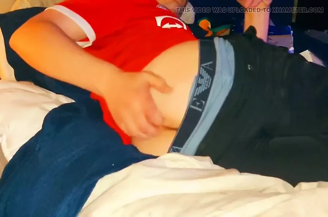 BOYS BUM