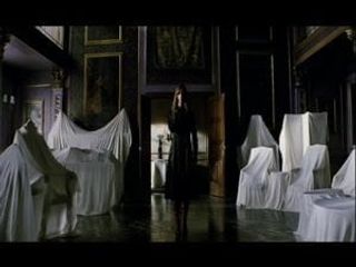 Jennifer Garner - сцены бикини Elektra и декольте