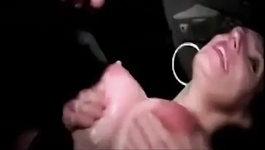 MILF Mit Monstertitten Auf Dem Parkplatz, Schwanzlutscher