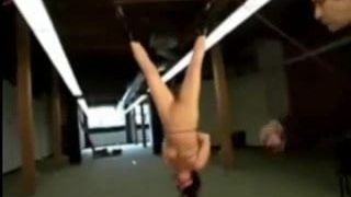 Gadis digantung dan dipukul