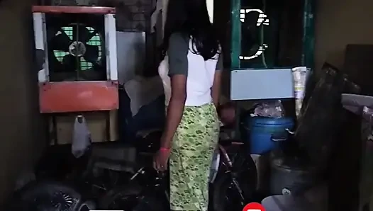 Arkadaşımın üvey kız kardeşini yan odadayken siktim