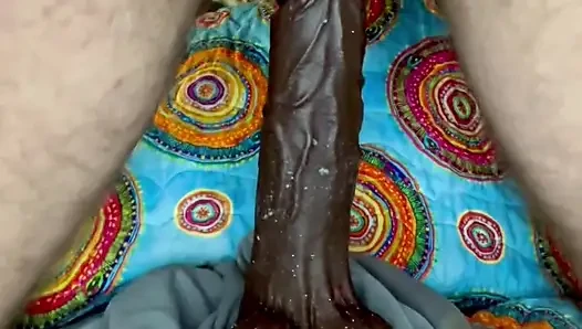 Cspot reitet dildo und stöhnt laut beim schütteln