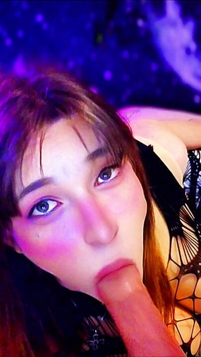 Beautifull Trans Girl Loves to Suck Big Cocks