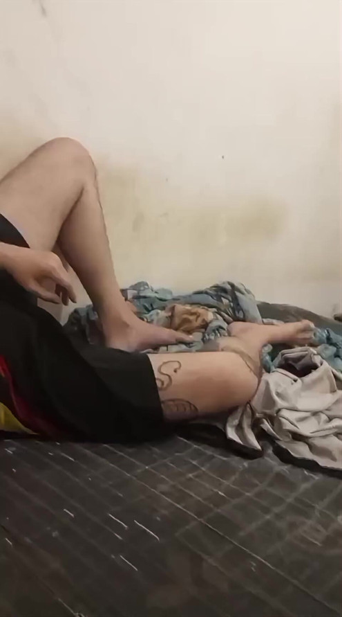DM to couchsurf a BR backpacker boy NEXT