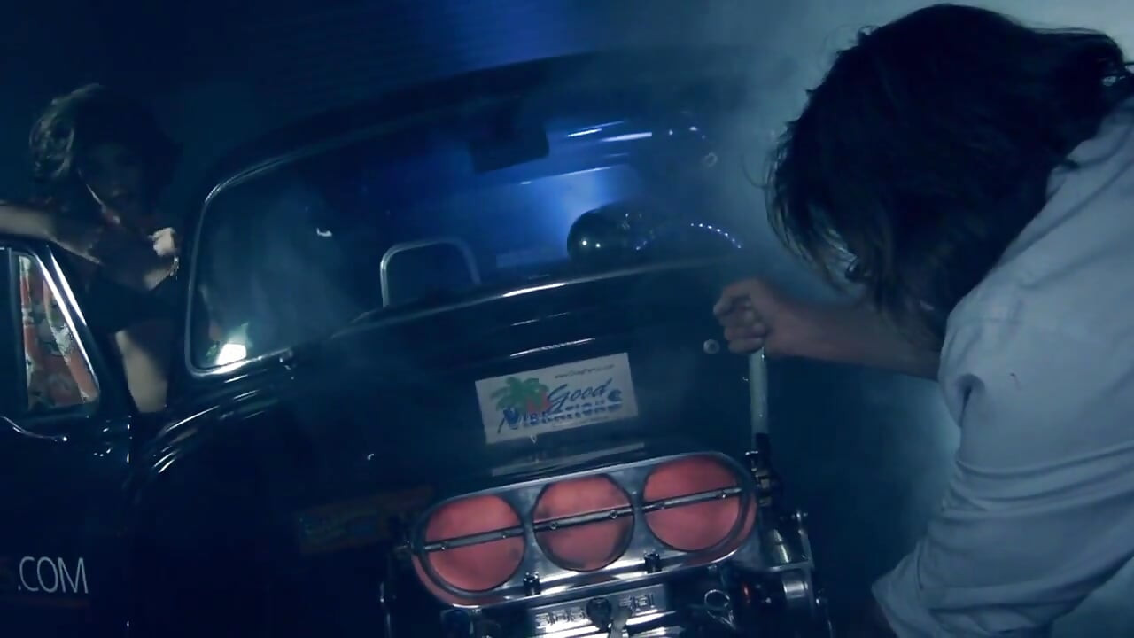 אווה דאלוש מזיינת את הכוס הרטוב שלה לבד