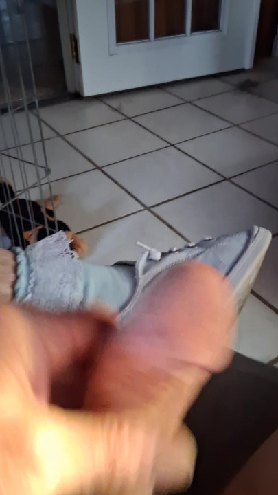 Yarağımla oynuyorum