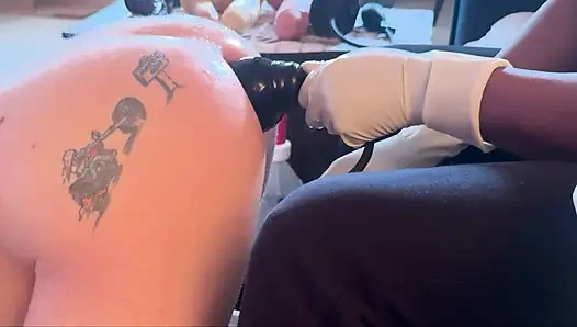 Болезненная анальная растяжка