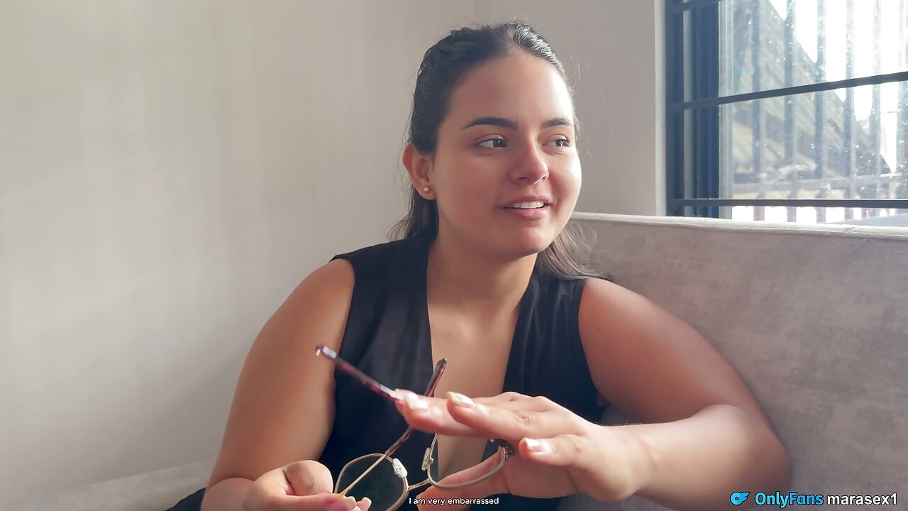 Hij bedriegt zijn vrouw met de nieuwe grote oppas. Mooi lichaam - MaraSeXxXx