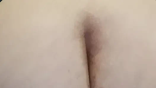 Cewek semok ini lagi asik ngentot dildo ukuran raksasa sambil pakai lingerie selangkangan