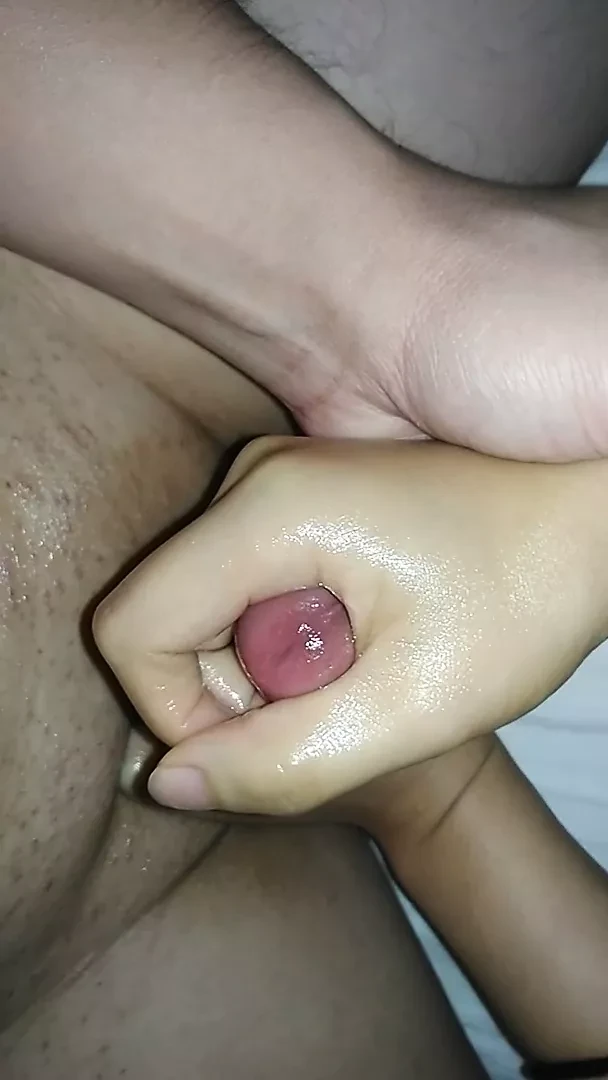 close-up handjob cumshot