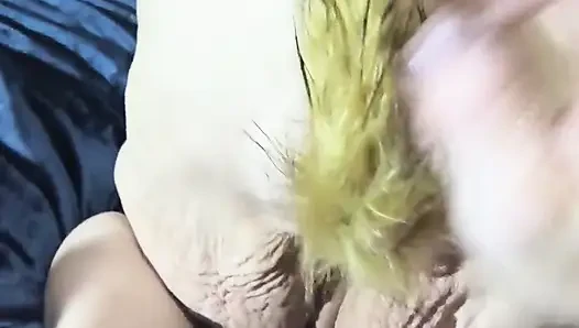 Cewek sange ini dientot habis-habisan sambil pakai sepatu hak tinggi