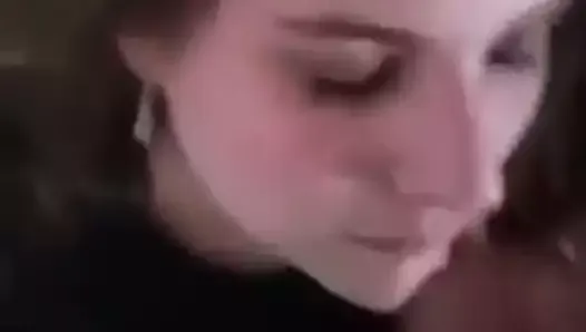 Огромный грязный камшот на лицо в домашнем видео
