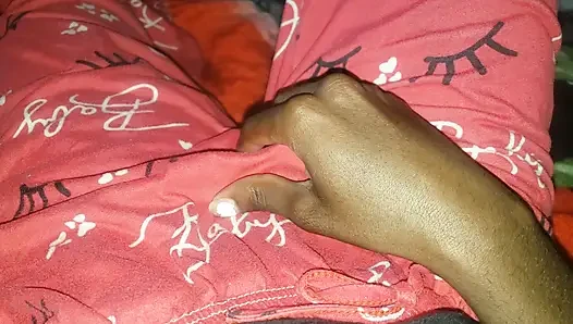 Fingering memekku sendiri di depan pacarku
