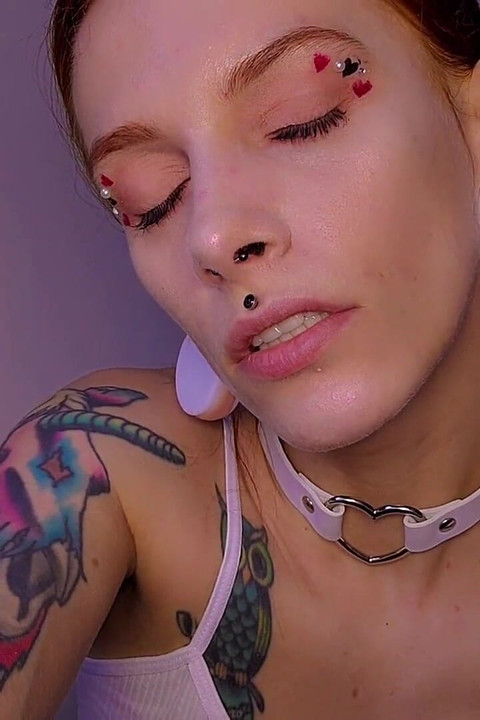 Beautiful Slut Shows off Her Pretty Face