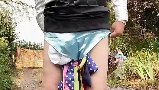 Bir akşam için küçük siyah etekli hızlı bir kıyafetle