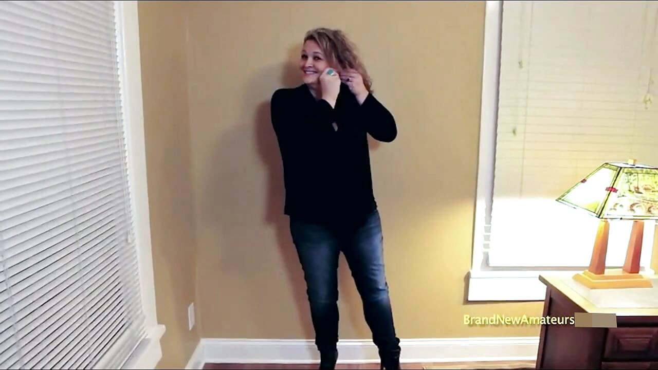 Laura Voluptuous loira milf bagunçada garganta profunda engolida gananciosa!