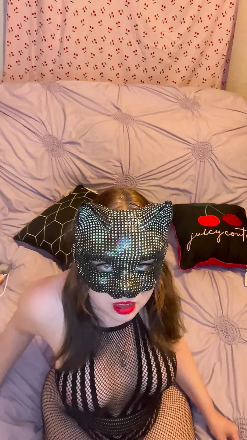 Sinderella84  presents October solo play