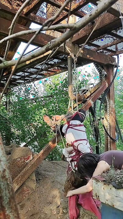 縛り姫が外に出る