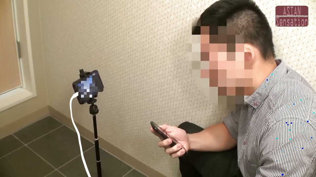 남편이 보고 있다는 걸 모르고 다른 남자를 따먹는 마누라 - EP2