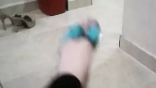 Küçük ve seksi ayaklı çocuk