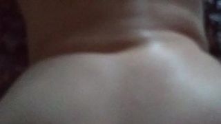 Сексуальная жена раком с большой шикарной задницей, подпрыгивающая задница