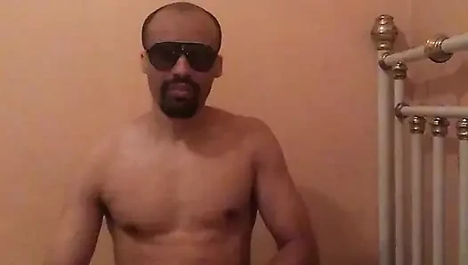 Buraya meraktan geldin ama en samimi sırrımı keşfetmek için sonuna kadar kalabilirsin.