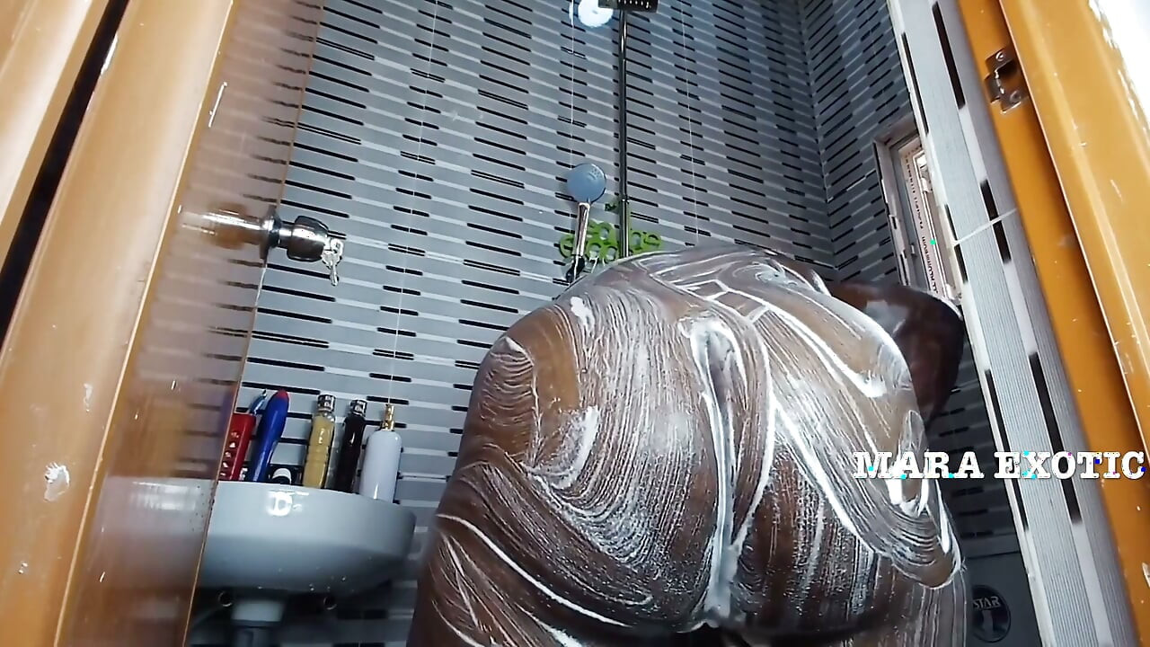 Shower Time with Fat Onion Booty MILF - Mara Exotic