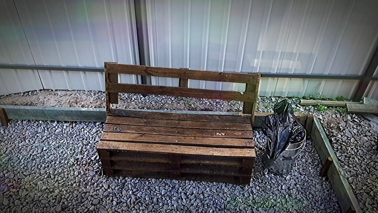 Hardcore public sex outdoors: a couple in the park