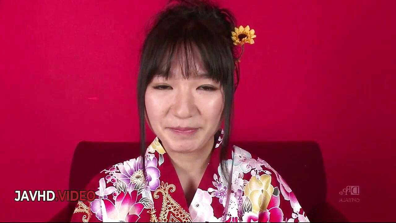Petualangan Threesome Kimono Chiharu dengan Blowjob Asia Intens dan Klimaks CreamPie