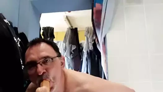 avec un gode