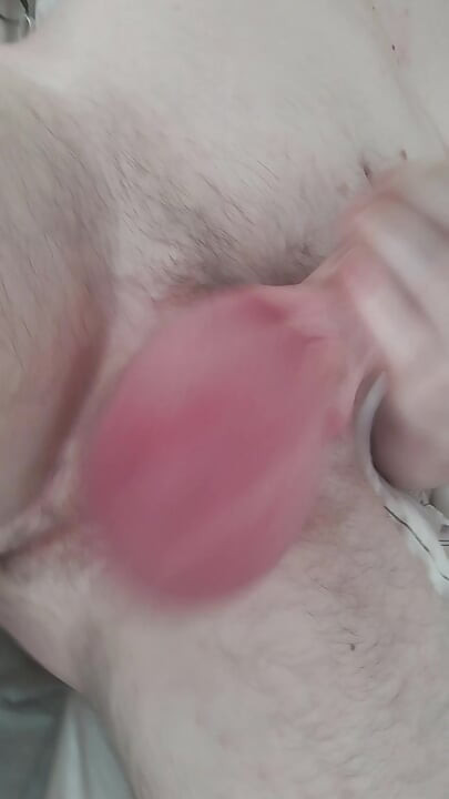 Telur besar melancap dengan pancutan mani yang besar