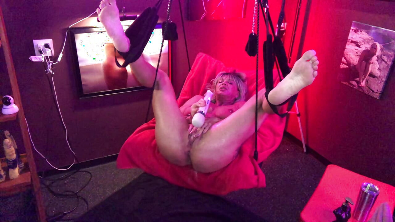 Hot Blonde gets Royal Treatment before taking Huge Butt Plug