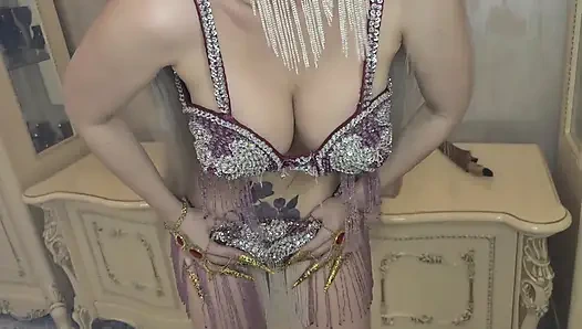 Godaan penari perut vakum, nauli, dan sepong sampai tenggorokan