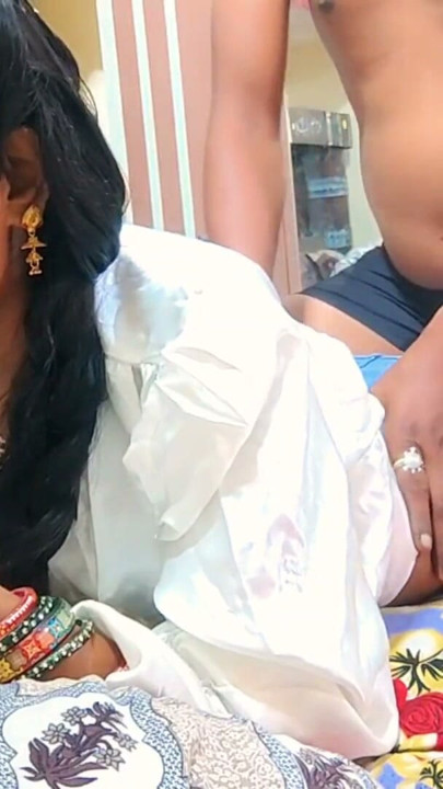 Indian desi bhabhi ke sath geme khel liya sex video hindi audio | Clip 1