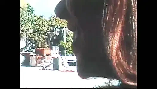 Фантастическая молодая чернокожая кончает в киску от черного чудовищного члена с презервативом